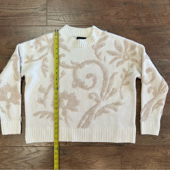 Cynthia Rowley Cream Floral Sweater Cream/Beige Size Medium - Picture 2 of 8